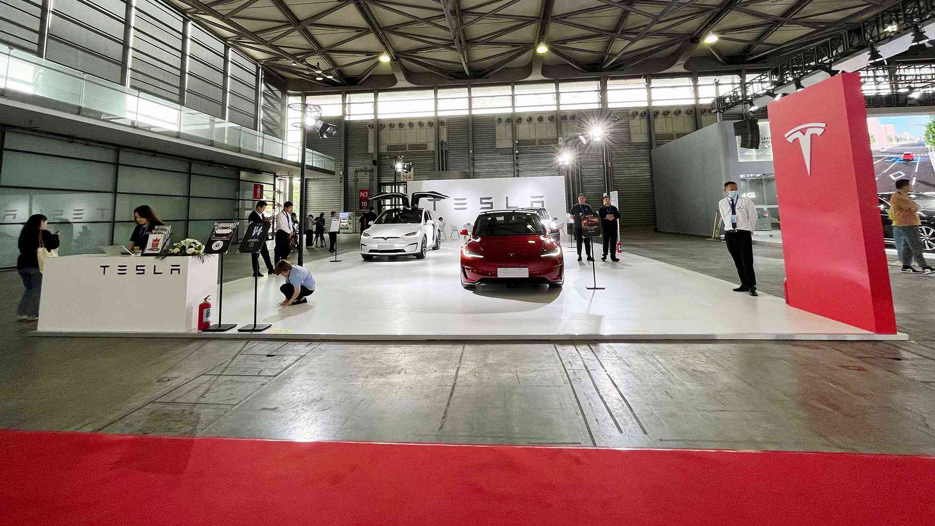 TESLA01-1(1).jpg